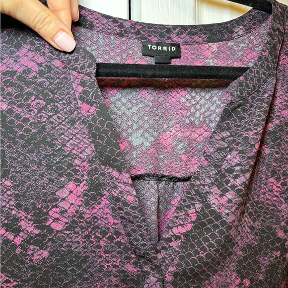 Torrid - Women's Animal Print Purple Patterned Top in Size 2XL - Picture 4 of 8